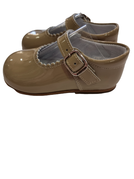 Andanines salinas beige patent leather shoe