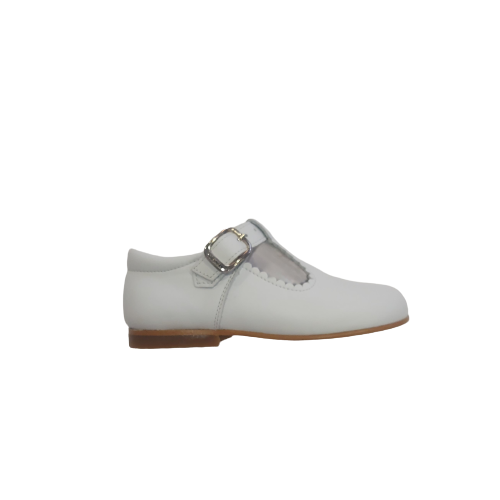 Andanines white leather shoe